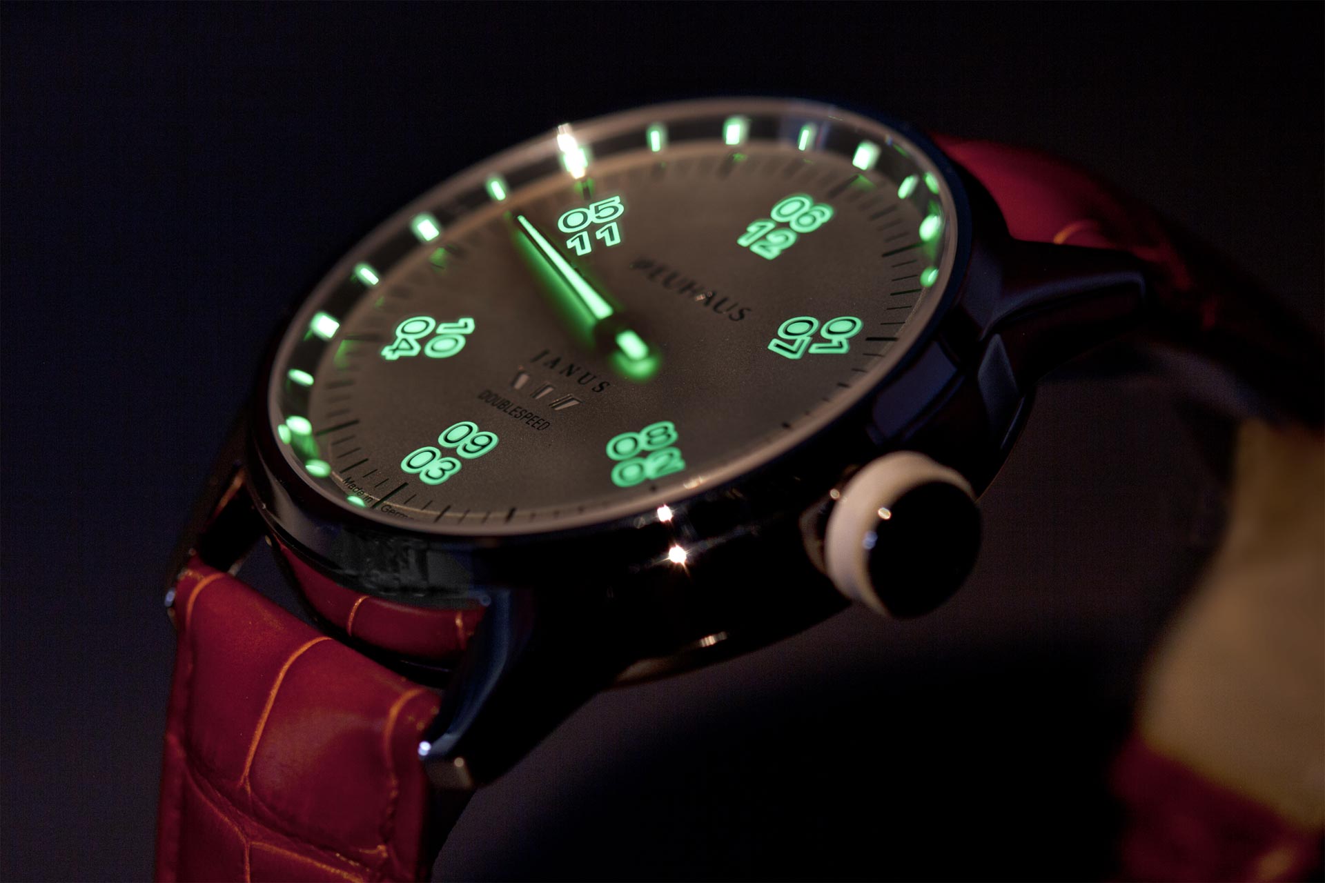 Einzeigeruhr von NEUHAUS Timepieces, Modell JANUS DoubleSpeed